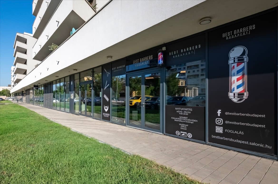 The opening hours in the window: Monday to Friday 9:00–20:30